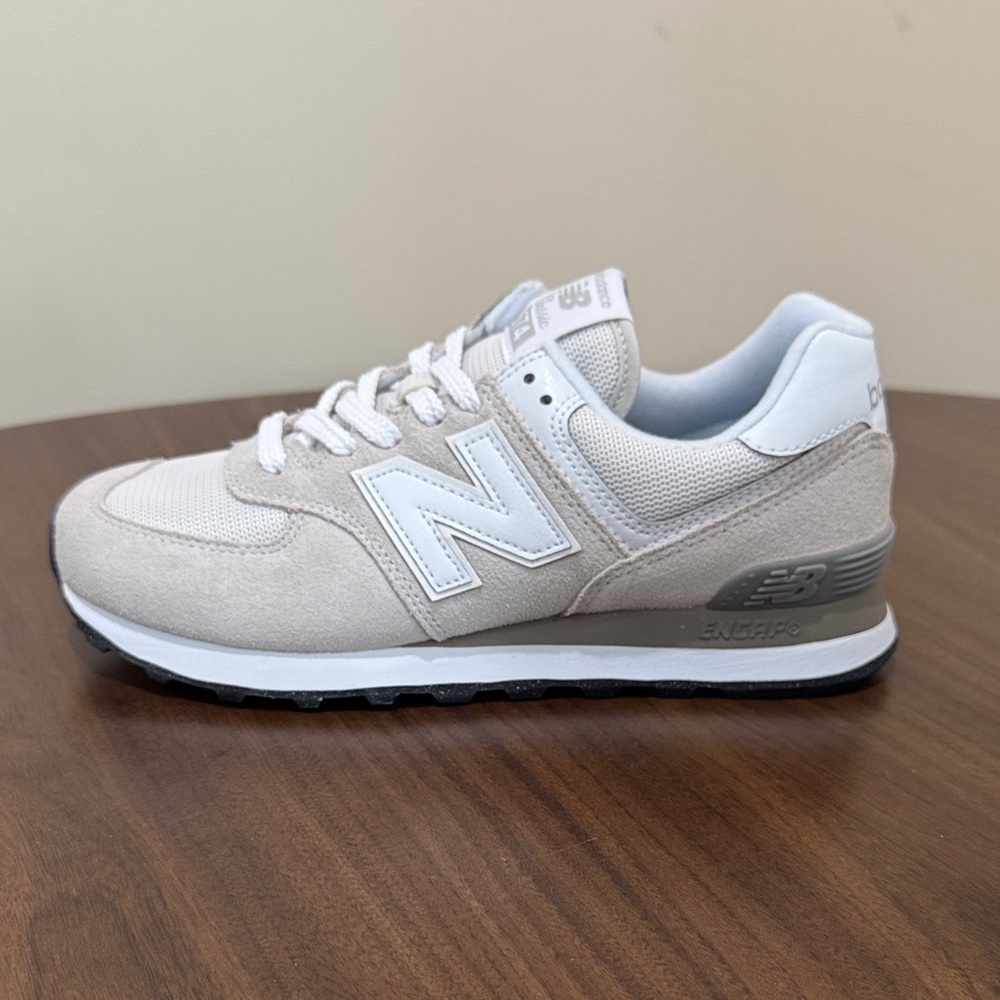 New Balance 574 Core in Grey and White women U.S 7